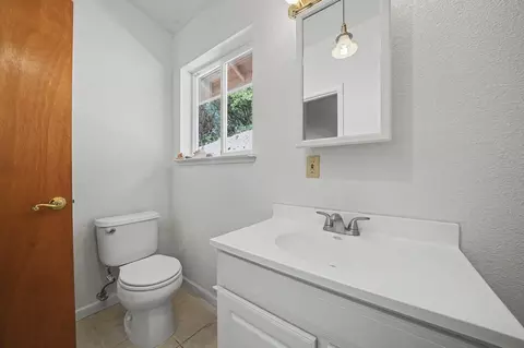 Bath - 15545 Sutter Creek Rd, Sutter Creek, CA 95685 photo 2 of 3
