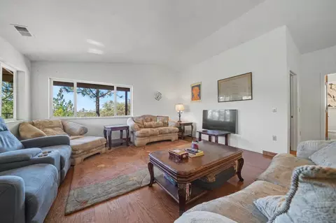 Living - 15545 Sutter Creek Rd, Sutter Creek, CA 95685 photo 2 of 2