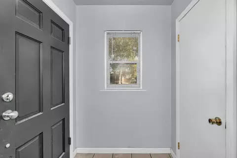 Entry Way - 521 E Marshall, Turlock, CA 95380 photo 1 of 1