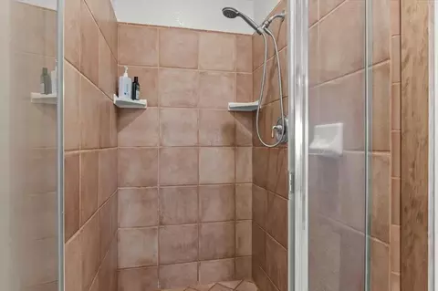 Bath - 430 Pine Tree Cir, Pilot Hill, CA 95664 photo 4 of 7