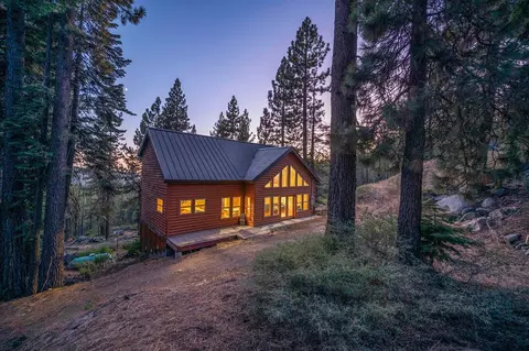 Exterior - 1361 Summit View Rd, Arnold, CA 95223 photo 2 of 9