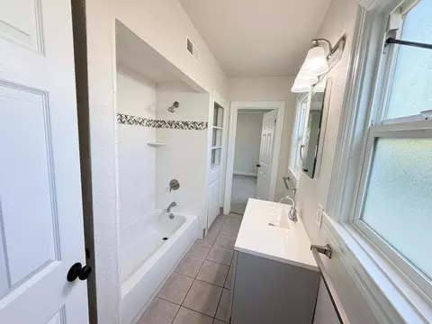 Bath - 113 Walden St, Modesto, CA 95354 photo 5 of 8