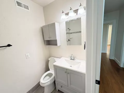 Bath - 113 Walden St, Modesto, CA 95354 photo 1 of 8