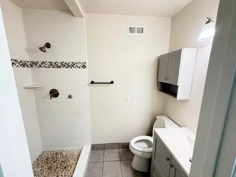 Bath - 113 Walden St, Modesto, CA 95354 photo 4 of 8