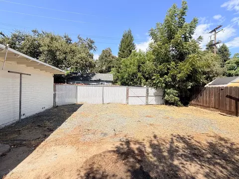 Exterior - 113 Walden St, Modesto, CA 95354 photo 17 of 19