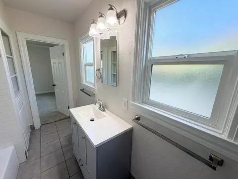 Bath - 113 Walden St, Modesto, CA 95354 photo 6 of 8