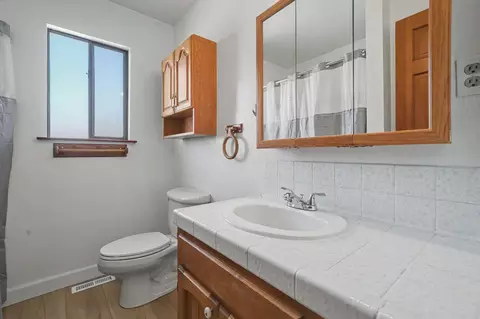 Bath - 185 Quartz Cir, Jackson, CA 95642 photo 2 of 2