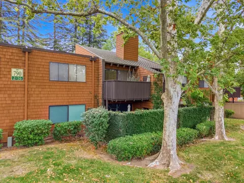 790 Woodside Ln #6, Sacramento, CA 95825