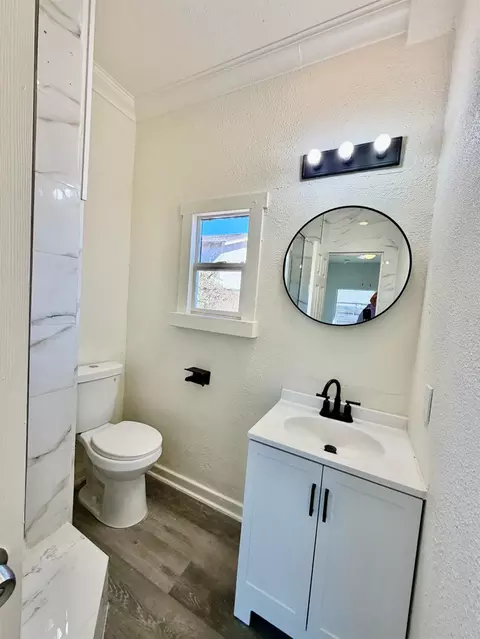 Bath - 1322 N Central Ave, Modesto, CA 95351 photo 2 of 8