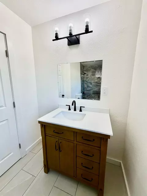 Bath - 1322 N Central Ave, Modesto, CA 95351 photo 6 of 8
