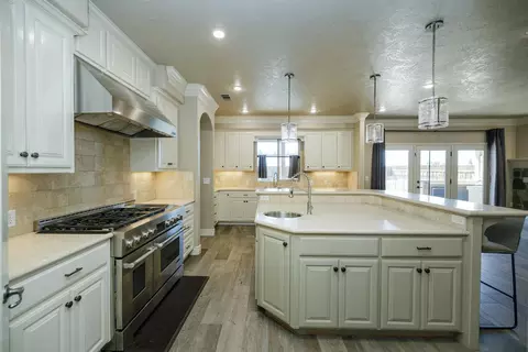 Kitchen - 2505 Nathaniel Ct, Escalon, CA 95320 photo 3 of 4