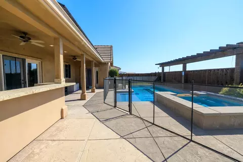 Exterior - 2505 Nathaniel Ct, Escalon, CA 95320 photo 3 of 9