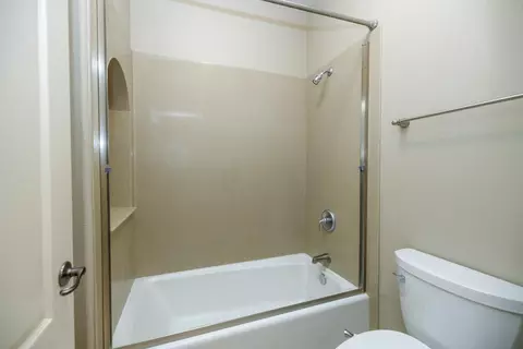 Bath - 2505 Nathaniel Ct, Escalon, CA 95320 photo 5 of 5