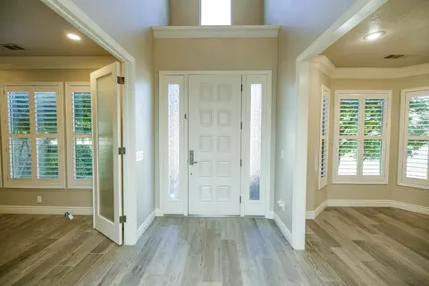 Entry Way - 2505 Nathaniel Ct, Escalon, CA 95320 photo 1 of 2