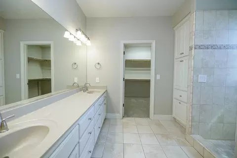 Bath - 2505 Nathaniel Ct, Escalon, CA 95320 photo 2 of 5