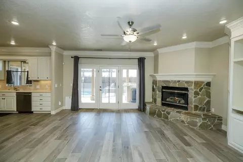 Living - 2505 Nathaniel Ct, Escalon, CA 95320 photo 1 of 3