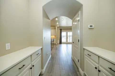 Entry Way - 2505 Nathaniel Ct, Escalon, CA 95320 photo 2 of 2