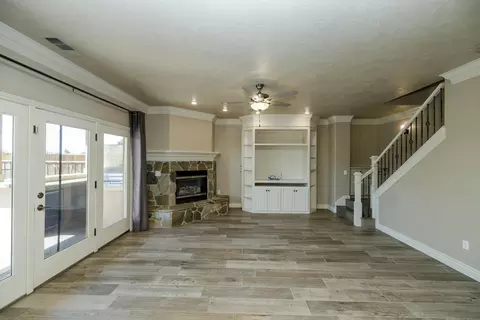 Living - 2505 Nathaniel Ct, Escalon, CA 95320 photo 2 of 3