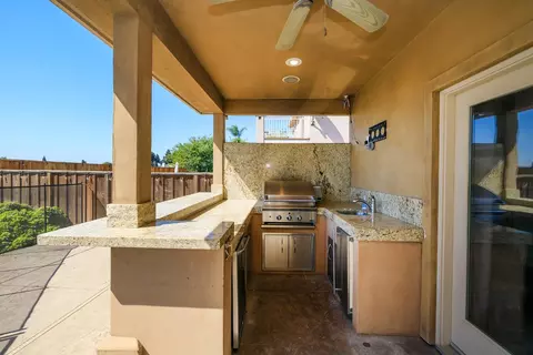 Kitchen - 2505 Nathaniel Ct, Escalon, CA 95320 photo 4 of 4