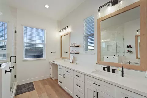 Bath - 16464 Fox Rd, Lodi, CA 95240 photo 2 of 6