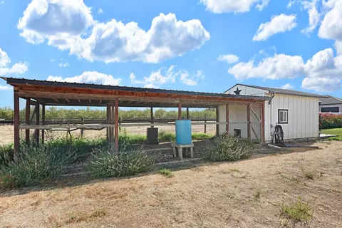 Exterior - 16464 Fox Rd, Lodi, CA 95240 photo 12 of 18