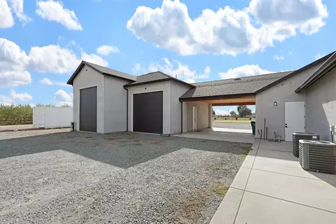 Exterior - 16464 Fox Rd, Lodi, CA 95240 photo 6 of 18
