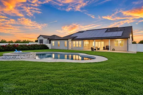Exterior - 16464 Fox Rd, Lodi, CA 95240 photo 2 of 18