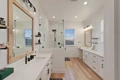 Bath - 16464 Fox Rd, Lodi, CA 95240 photo 1 of 6