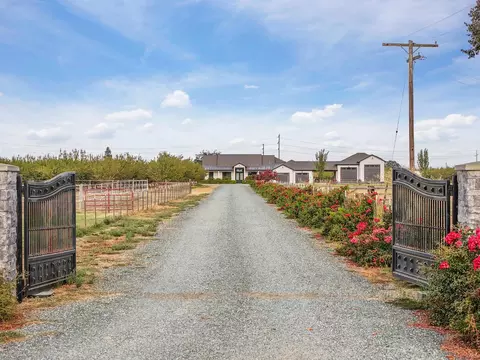 Exterior - 16464 Fox Rd, Lodi, CA 95240 photo 11 of 18