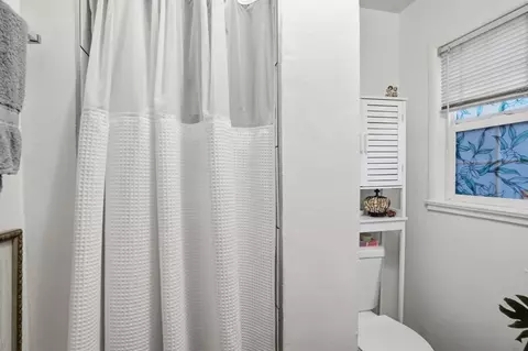 Bath - 1520 E Marshall St, Turlock, CA 95380 photo 2 of 3