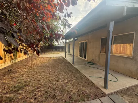 Exterior - 523 Chesterfield Dr, Patterson, CA 95363 photo 4 of 8