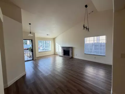 Living - 523 Chesterfield Dr, Patterson, CA 95363 photo 4 of 6
