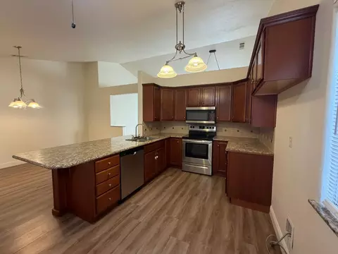Kitchen - 523 Chesterfield Dr, Patterson, CA 95363 photo 2 of 4