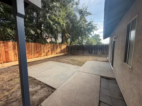 Exterior - 523 Chesterfield Dr, Patterson, CA 95363 photo 5 of 8