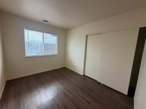 Bedroom - 523 Chesterfield Dr, Patterson, CA 95363 photo 3 of 6