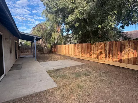 Exterior - 523 Chesterfield Dr, Patterson, CA 95363 photo 7 of 8