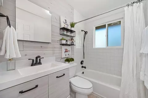 Bath - 5506 Brooks Ave, Loomis, CA 95650 photo 1 of 2