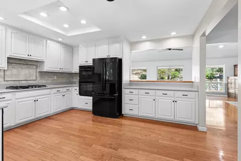 Kitchen - 13284 Thistle Loop, Penn Valley, CA 95946 photo 3 of 4