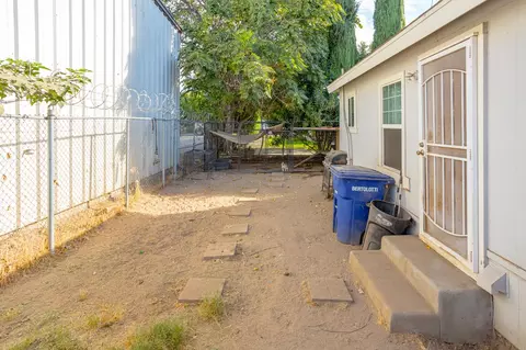 Exterior - 415 K St, Modesto, CA 95351 photo 6 of 7