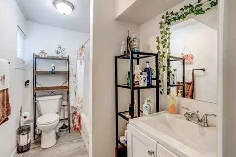 Bath - 415 K St, Modesto, CA 95351 photo 1 of 1