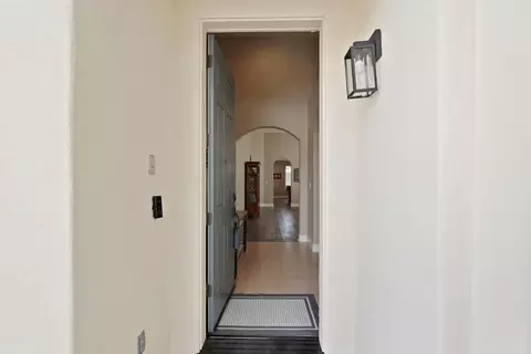 Entry Way - 3108 Collingham Dr, Modesto, CA 95355 photo 4 of 4