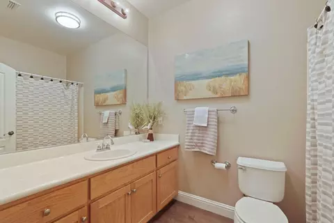 Bath - 3108 Collingham Dr, Modesto, CA 95355 photo 1 of 5