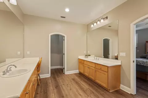 Bath - 3108 Collingham Dr, Modesto, CA 95355 photo 2 of 5