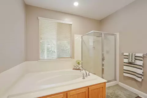 Bath - 3108 Collingham Dr, Modesto, CA 95355 photo 4 of 5