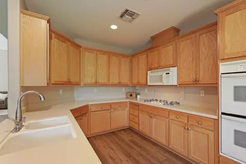 Kitchen - 3108 Collingham Dr, Modesto, CA 95355 photo 3 of 4