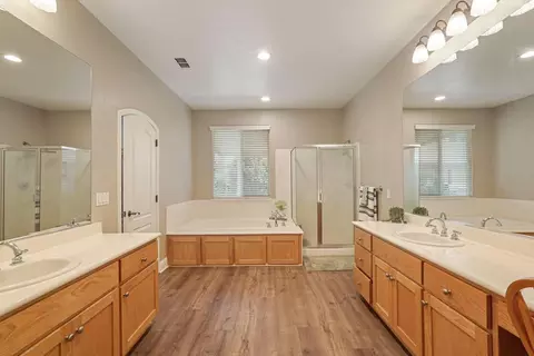 Bath - 3108 Collingham Dr, Modesto, CA 95355 photo 3 of 5