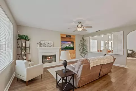 Living - 3108 Collingham Dr, Modesto, CA 95355 photo 3 of 5