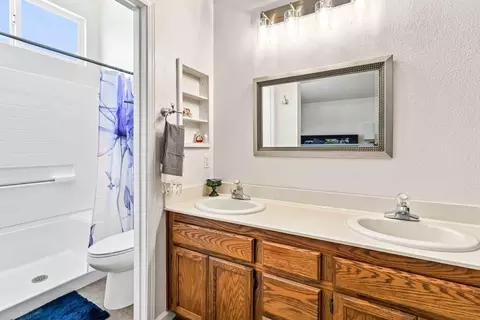 Bath - 4072 Donald Dr, Olivehurst, CA 95961 photo 1 of 2
