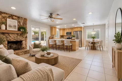 Living - 3708 Cicada Ct, Modesto, CA 95356 photo 5 of 5