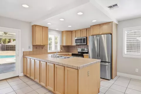 Kitchen - 3708 Cicada Ct, Modesto, CA 95356 photo 1 of 2